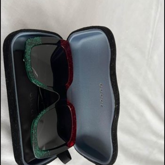 Gucci, Red and Green Sunglasses - Picture 3 of 4